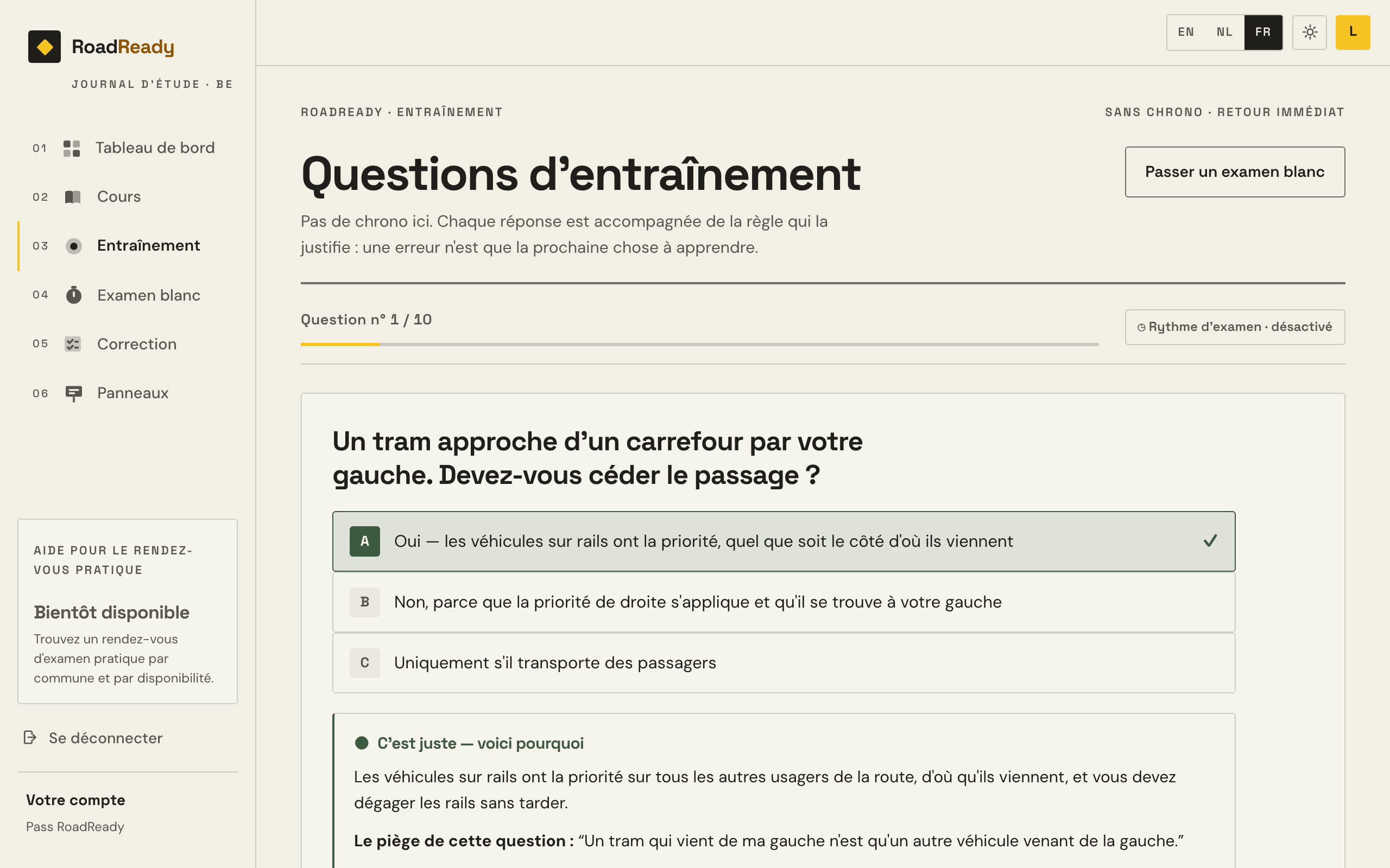 Une question d'entraînement dans RoadReady avec son image, et l'explication de chaque option